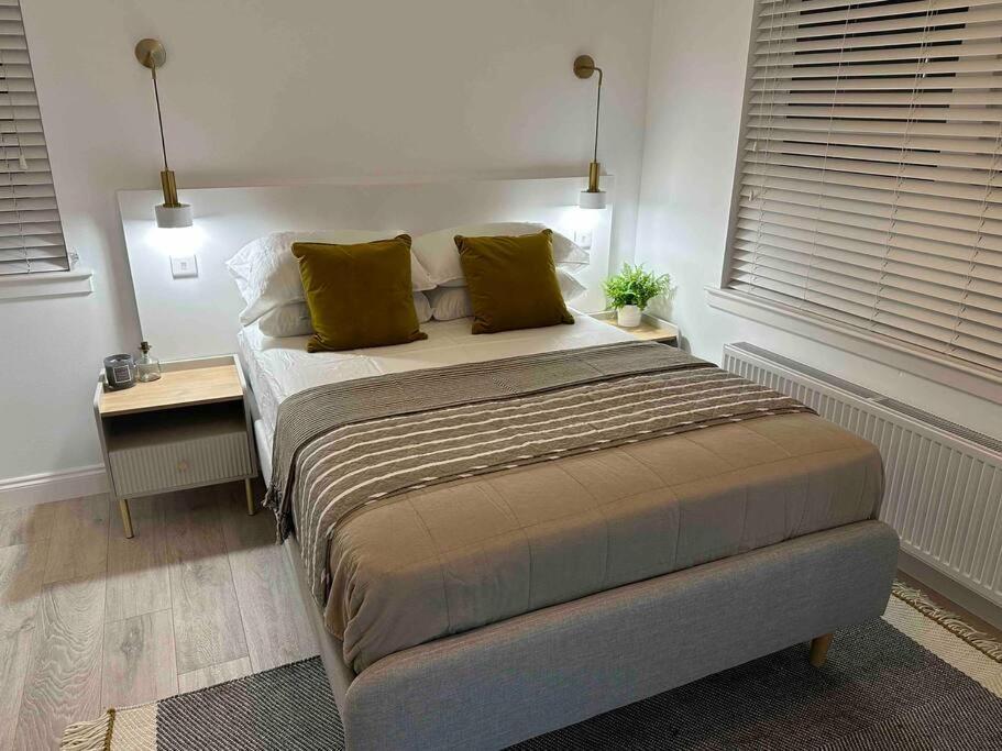 Premium Executive Apartment In Данфермлин Экстерьер фото