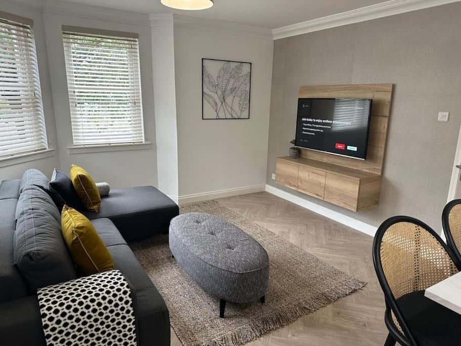 Premium Executive Apartment In Данфермлин Экстерьер фото